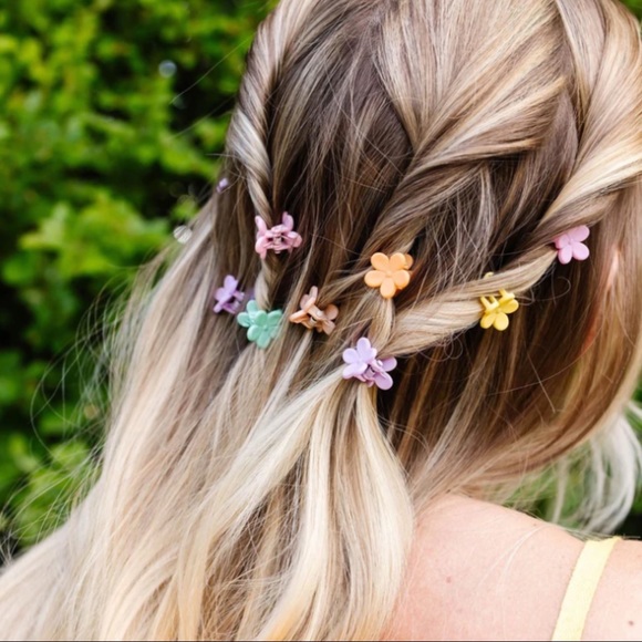 Mini Hair Clips Pack Of Eight Flower Clips NWT - Picture 3 of 3